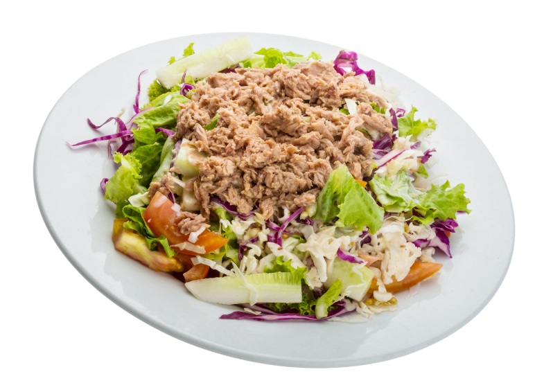 ensalada keto de atún